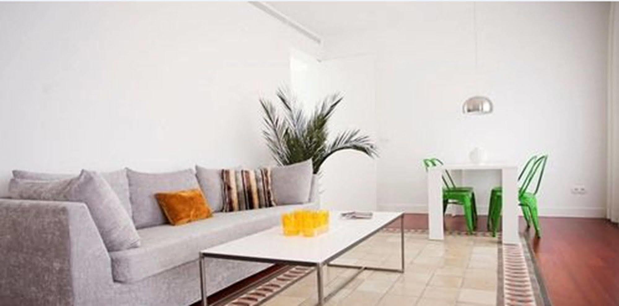 Urbanliving Liborio Apartment Малага Екстериор снимка