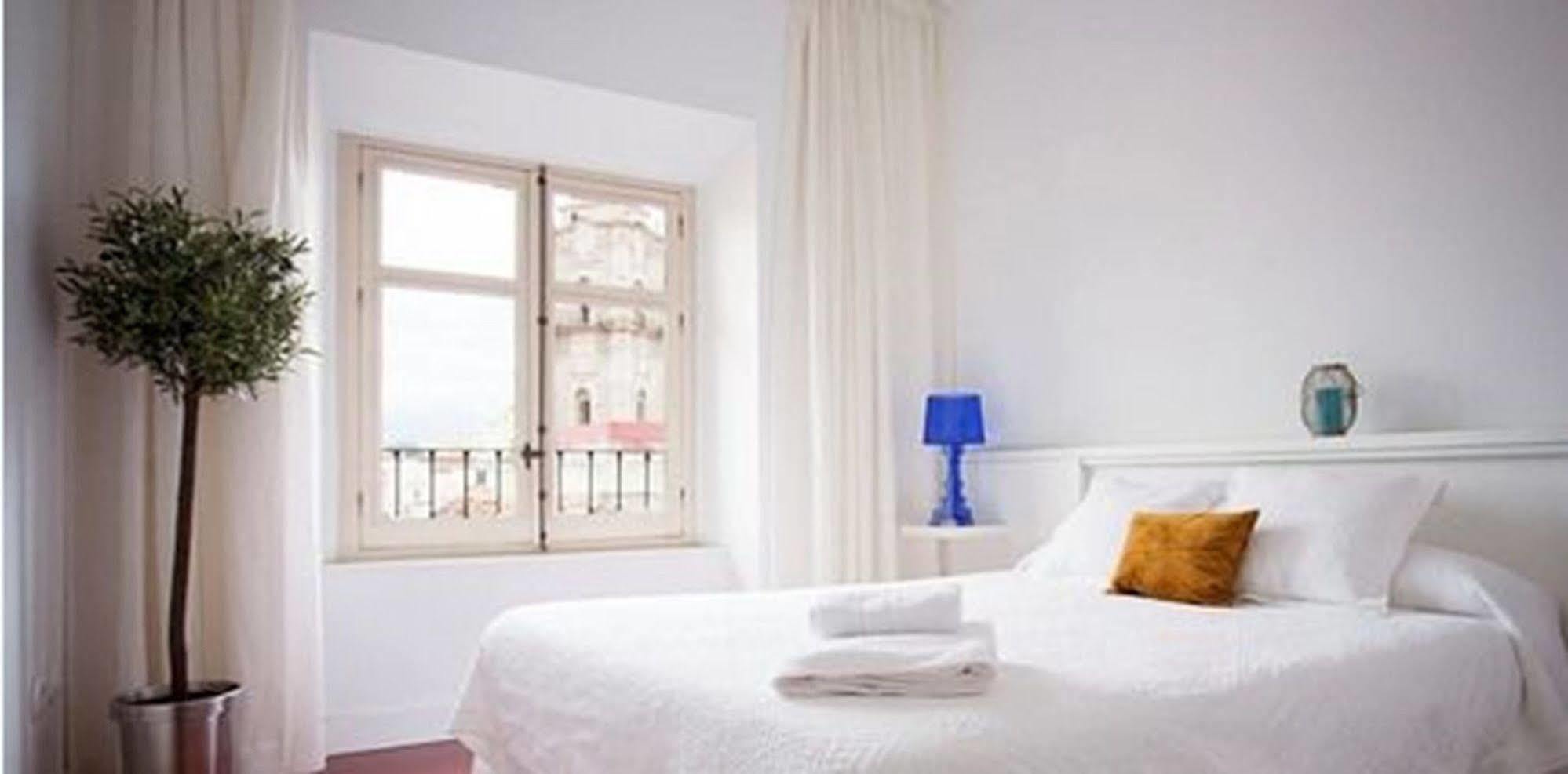 Urbanliving Liborio Apartment Малага Екстериор снимка